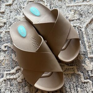 OKA b. Women's Beige Slide Sandals brand new never worn!